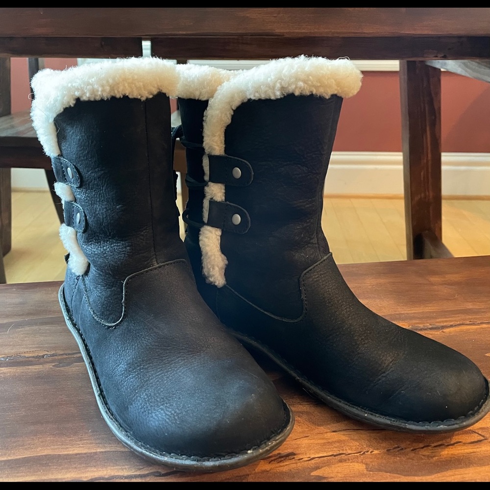 UGG Black Leather boots sz 8. Great condition!